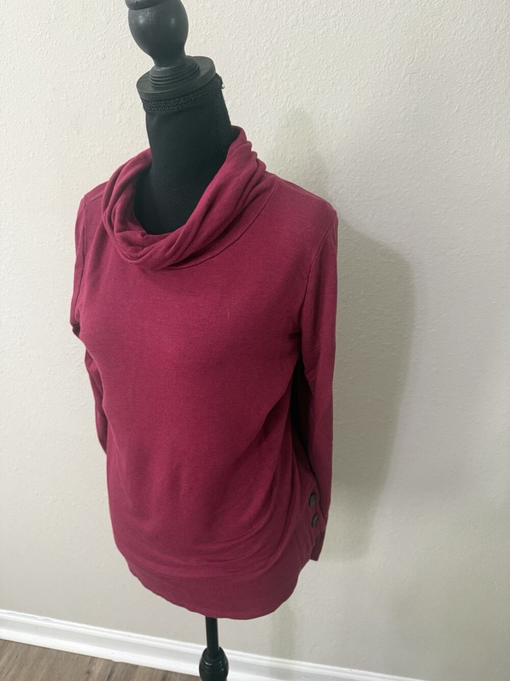 Chicos Cowl Neck Top Womens 1 M Medium Berry Magenta Long Sleeve Side Button